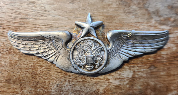 U.S. Korea WINGS BADGE 3"SENIOR AIRCREW U.S.A.F. VINTAGE.....Pins missing but in very good condition