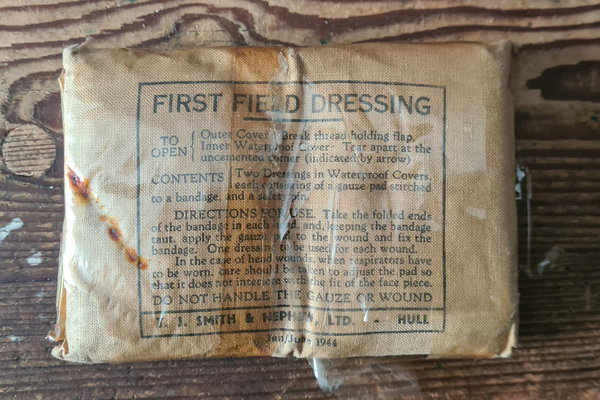British WWII genuine First Aid Dressing in very good conditition. Dated June 1944 !!!!